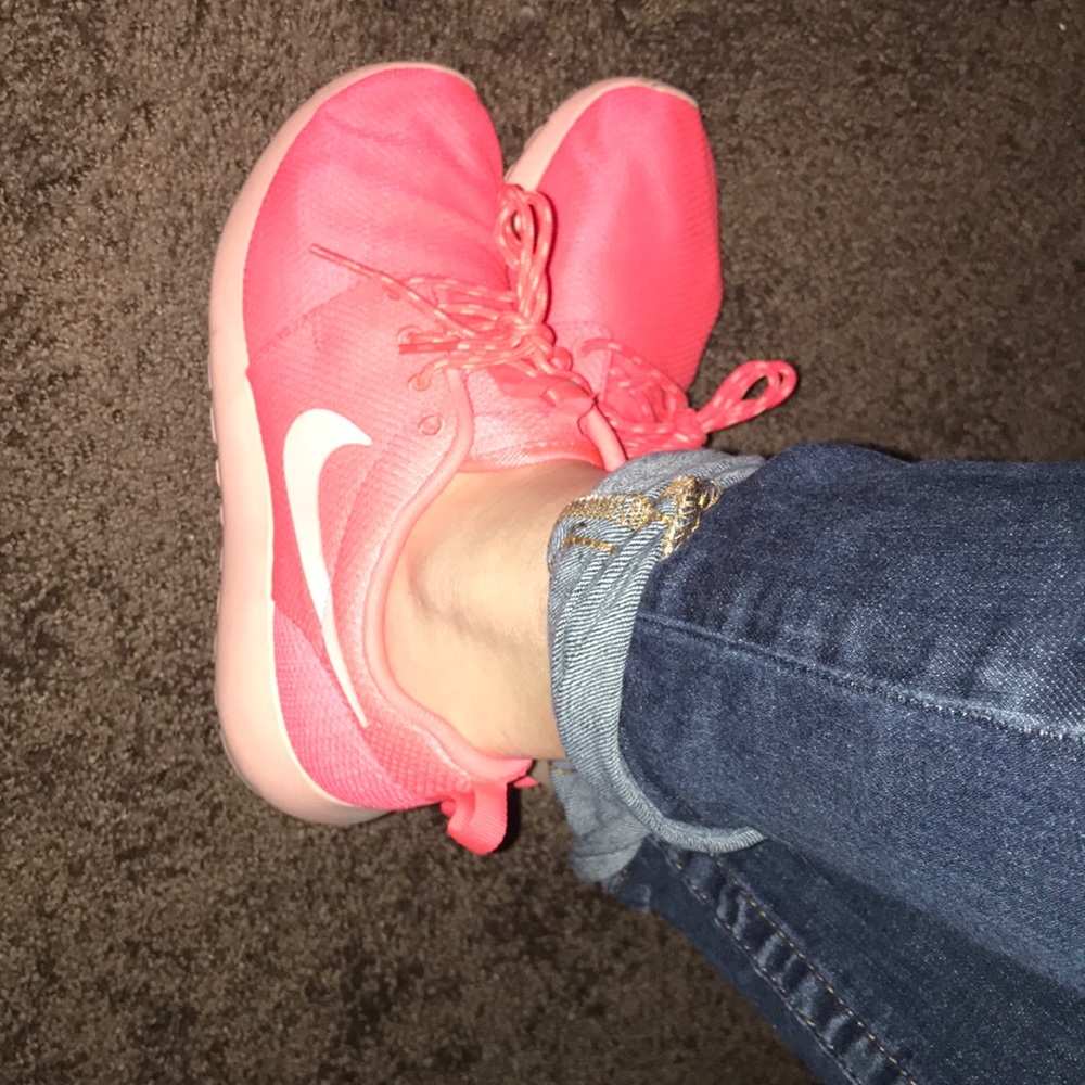 Hot pink Roshe’s